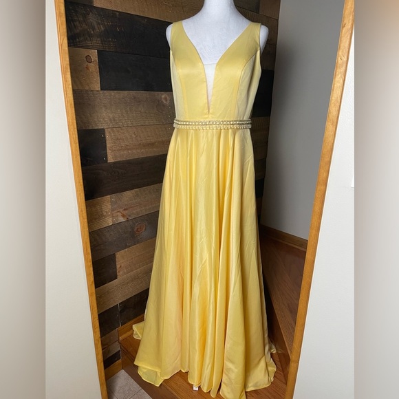 Dave & Johnny Yellow Satin V-neckline Flowing A-Line Floor Length Evening Dress - Picture 1 of 14